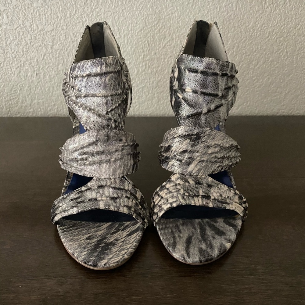 Guess Heel